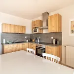 T2 With A Large Furnished Balcony In Lejlighed
