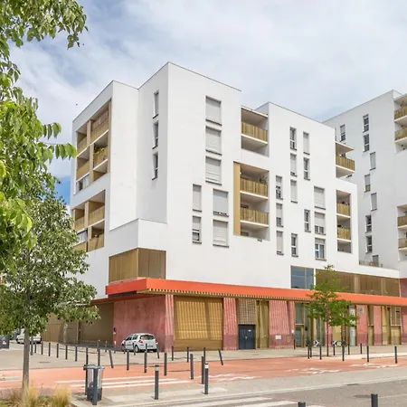 T2 With A Large Furnished Balcony In