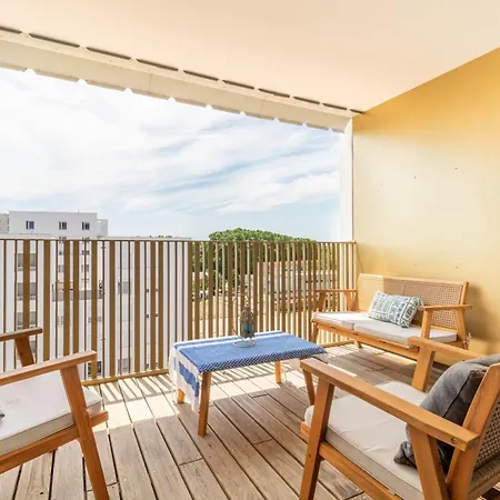 T2 With A Large Furnished Balcony In Apartment *