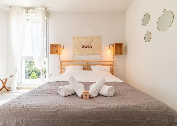 T2 With A Large Furnished Balcony In