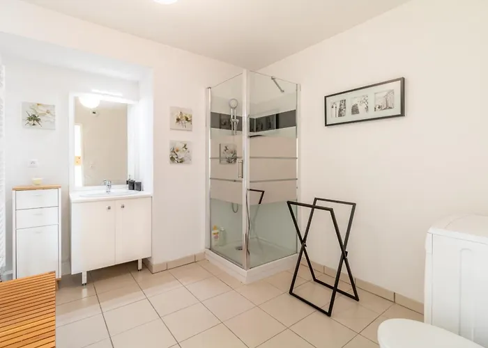 Διαμέρισμα T2 With A Large Furnished Balcony In *