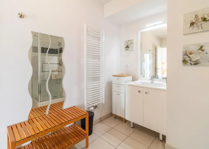 T2 With A Large Furnished Balcony In