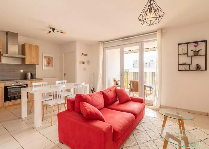 T2 With A Large Furnished Balcony In Διαμέρισμα *