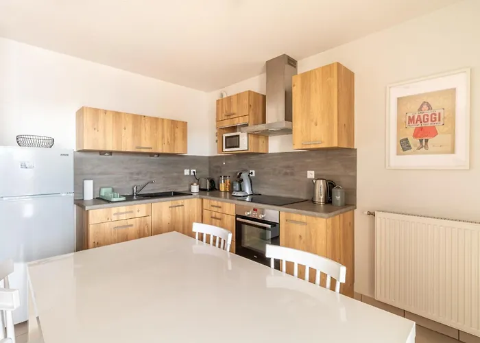 T2 With A Large Furnished Balcony In Διαμέρισμα