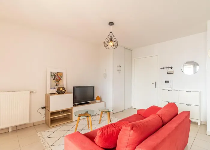 T2 With A Large Furnished Balcony In Διαμέρισμα *