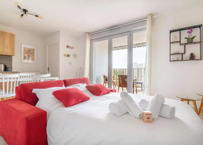 Διαμέρισμα T2 With A Large Furnished Balcony In *