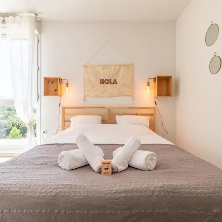 T2 With A Large Furnished Balcony In