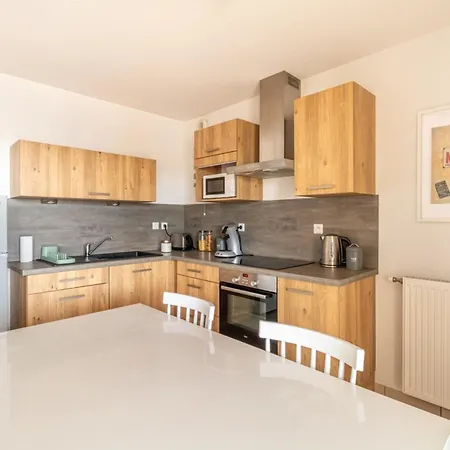 T2 With A Large Furnished Balcony In Apartment