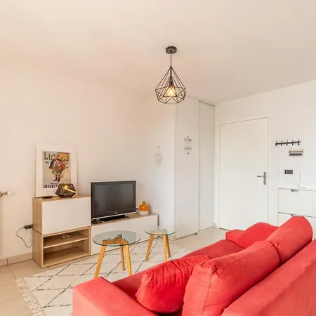 T2 With A Large Furnished Balcony In Apartment *